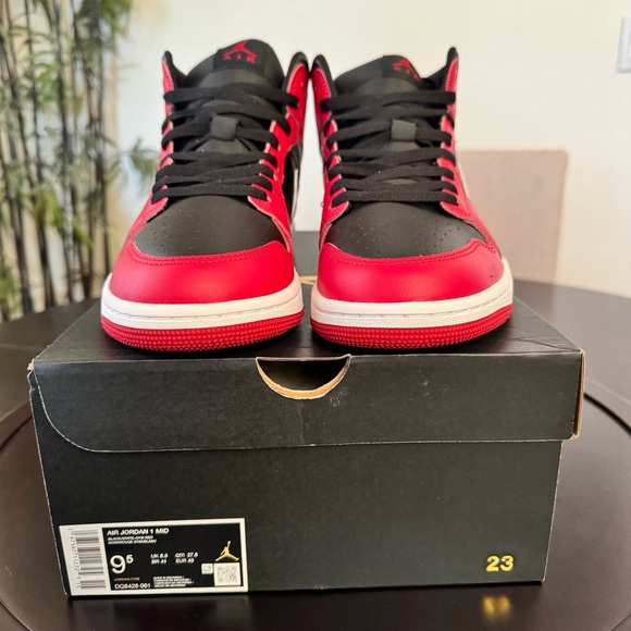 MEN'S AIR JORDAN RETRO 1 MID CASUAL SHOES